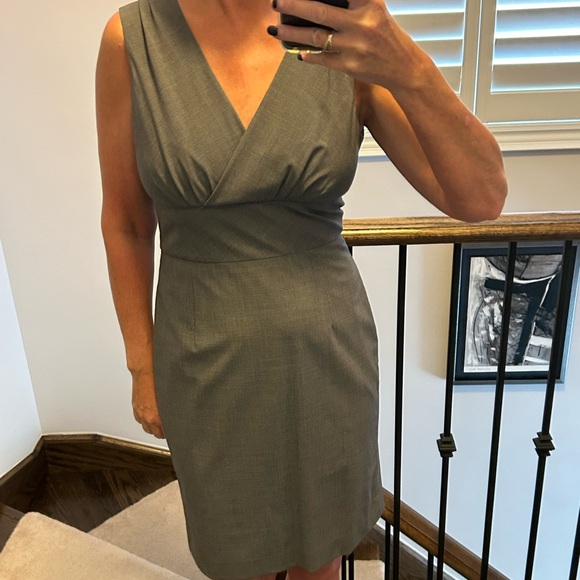 Banana Republic size 2 grey dress. Worn once. No stains, discolouration. - Picture 8 of 13